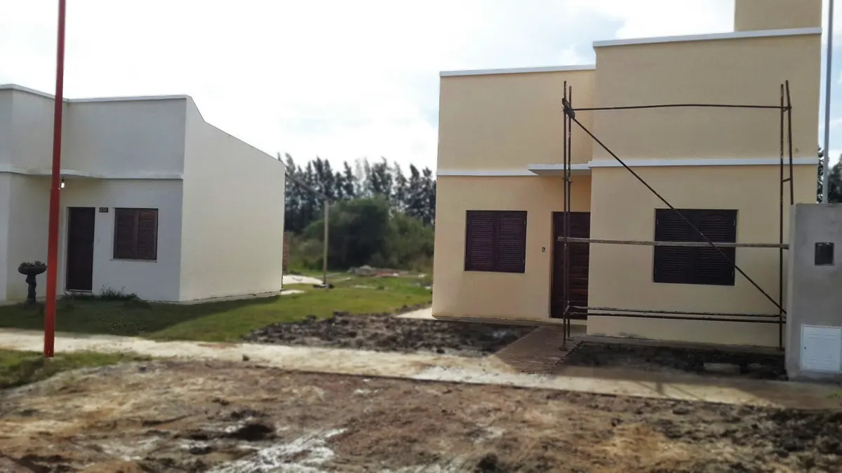 Barrio Jardín Casa Minimalista — departamentos en Chajarí — Pezzelatto Construcciones, Chajarí