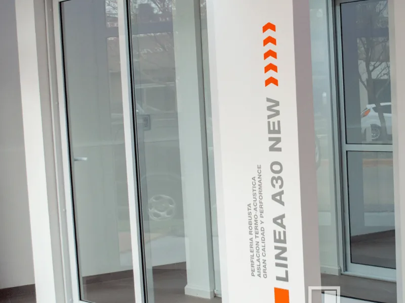 Aberturas A30 New de aluminio anodizado con vidrio DVH — proyecto PRAGA